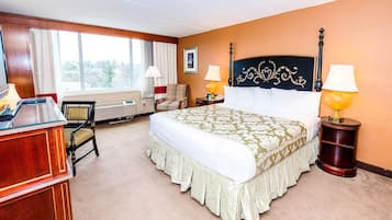 Junior Suite, 1 King Bed | In-room safe, desk, laptop workspace, blackout drapes