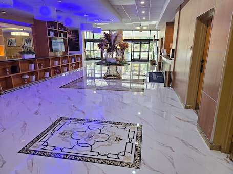 Lobby. Metro Points Hotel