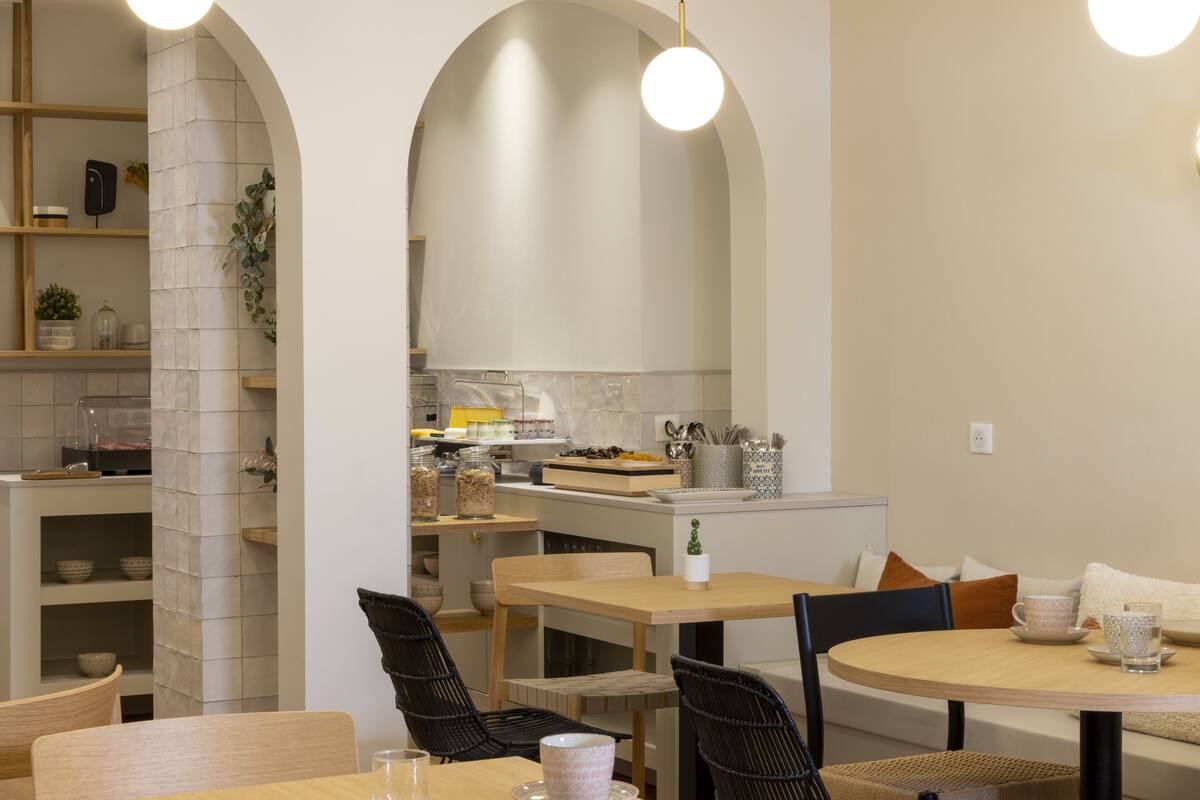 daily continental breakfast (eur 18 per person)