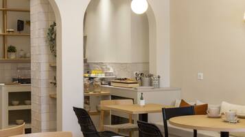 Daily continental breakfast (EUR 18 per person)