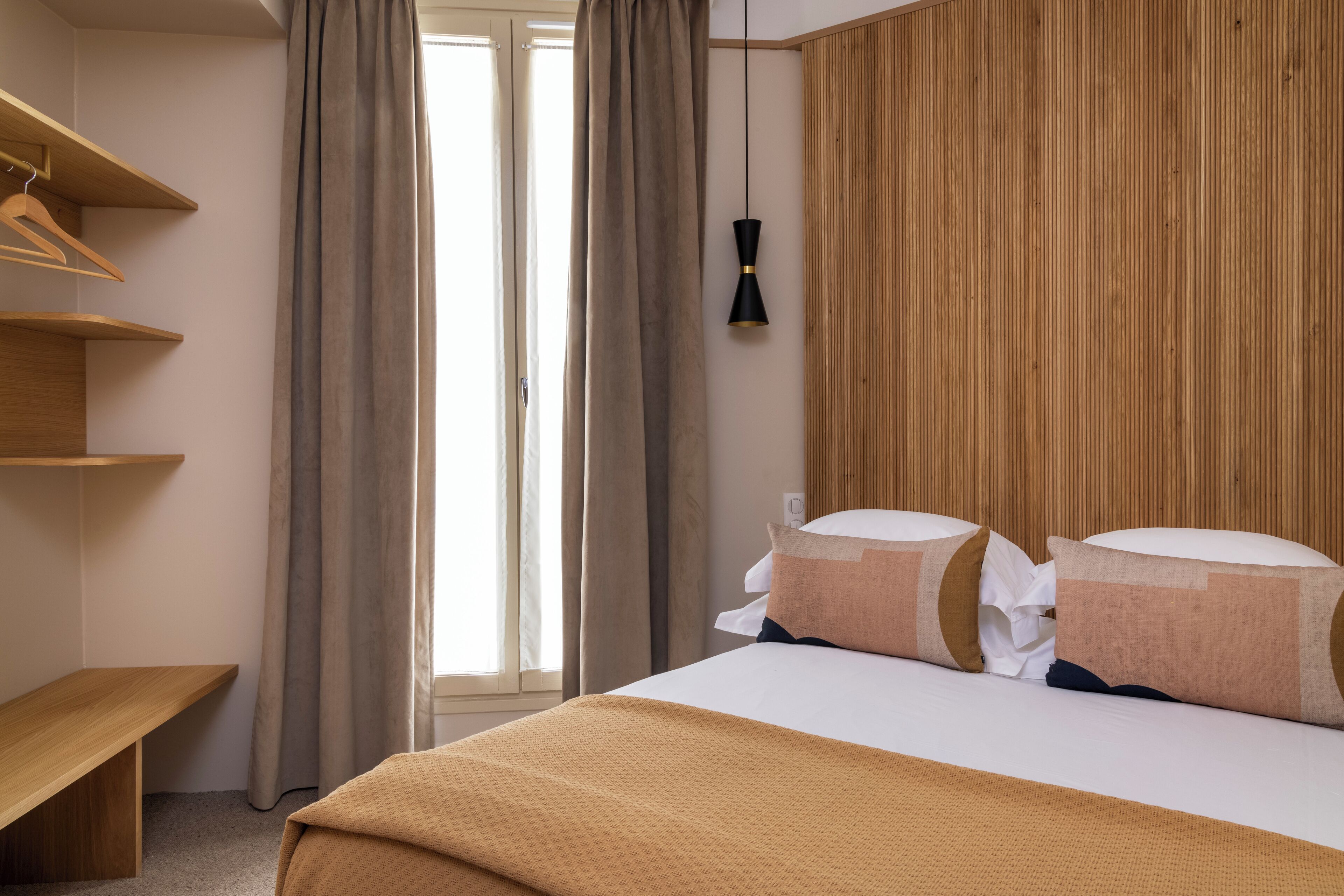 Premium bedding, in-room safe, desk, blackout drapes