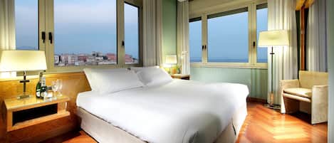 1 phòng ngủ, minibar, két bảo mật tại phòng, bàn
