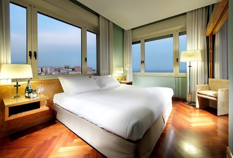 1 habitación, minibar, caja de seguridad en la habitación y escritorio