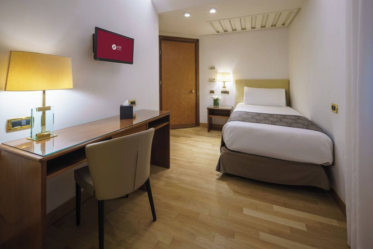 Kamar Single | Minibar, brankas, meja kerja, dan Wi-Fi gratis