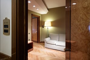 1 bedroom, minibar, in-room safe, desk