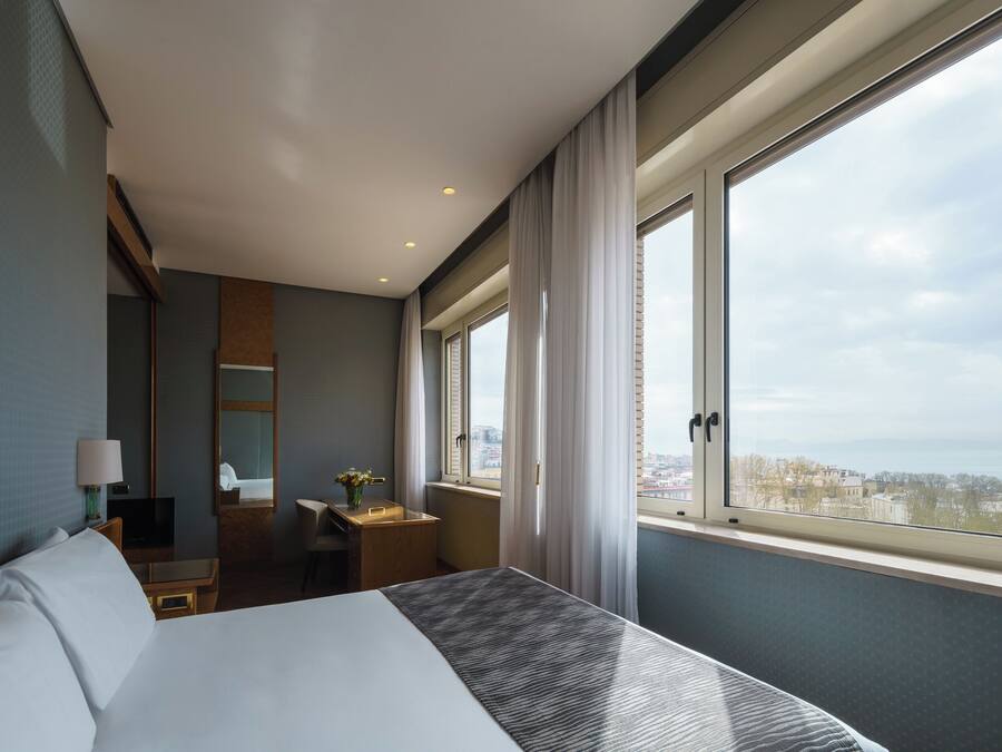 Minibar, in-room safe, desk, free WiFi