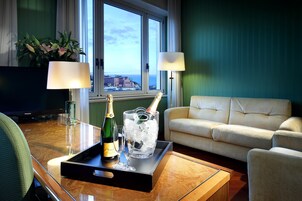 Minibar, in-room safe, desk, free WiFi