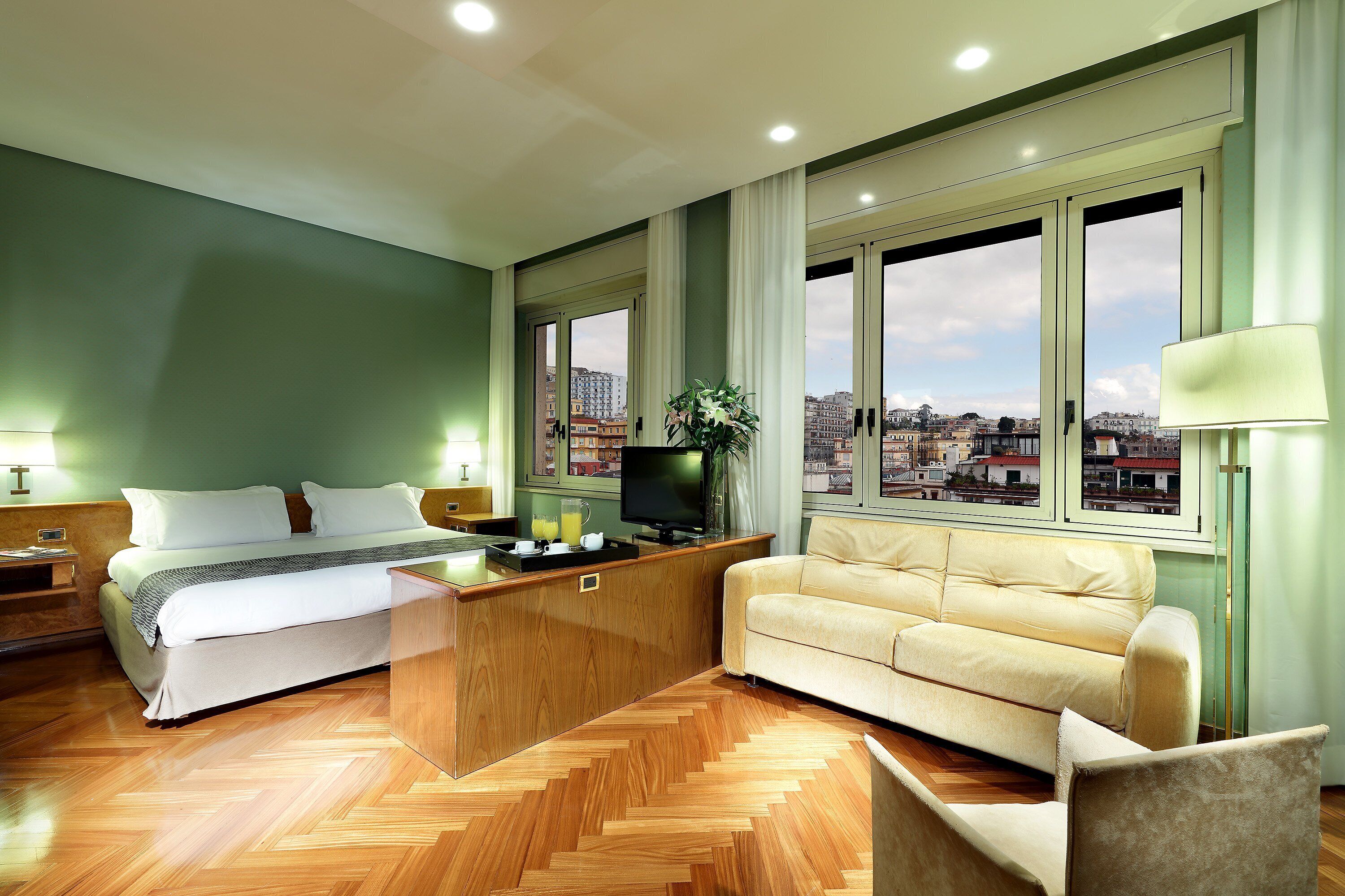 Minibar, in-room safe, desk, free WiFi