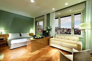 Minibar, caja de seguridad en la habitación, escritorio y wifi gratis