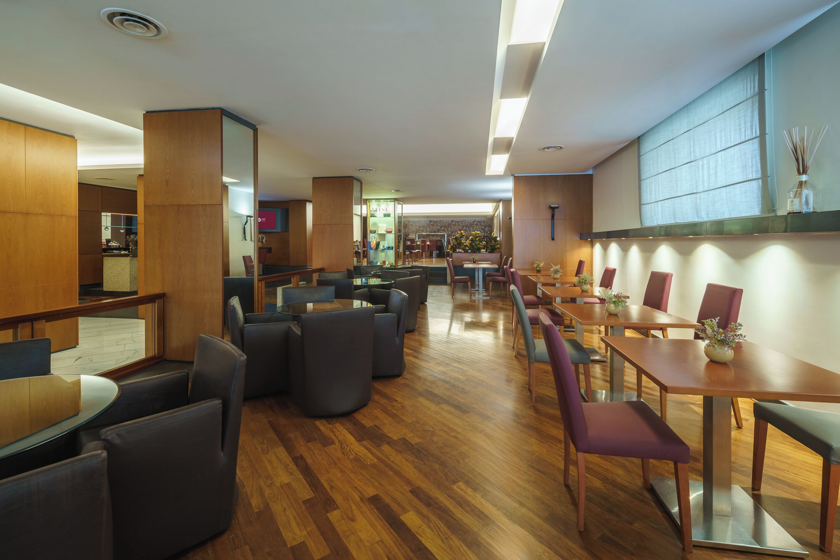 Colazione a buffet, servita tutte le mattine (12 EUR a persona) 