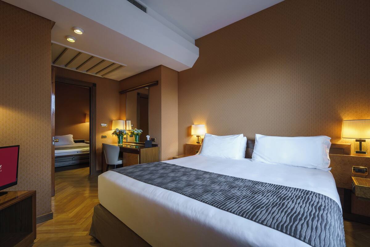 Kamar Keluarga, 2 kamar tidur | Minibar, brankas, meja kerja, dan Wi-Fi gratis