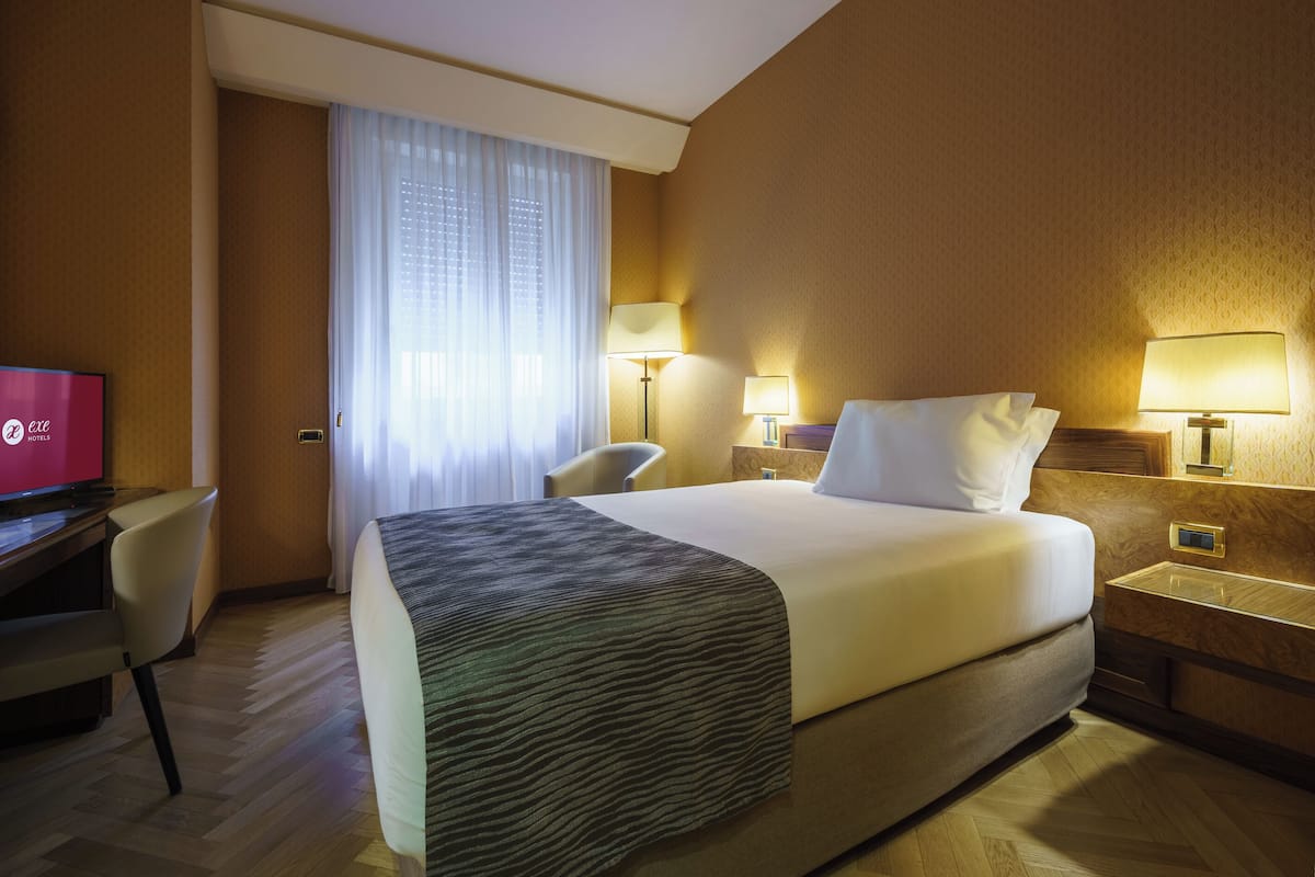 Minibar, coffres-forts dans les chambres, bureau, Wi-Fi gratuit