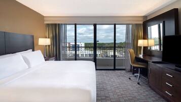 1 habitación, caja de seguridad en la habitación y escritorio