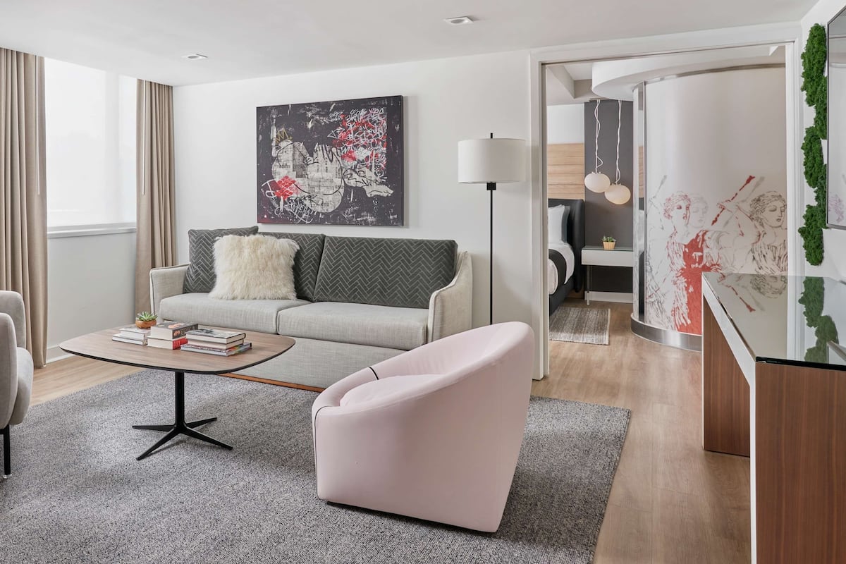 Suite, 1 King Bed (Zena)