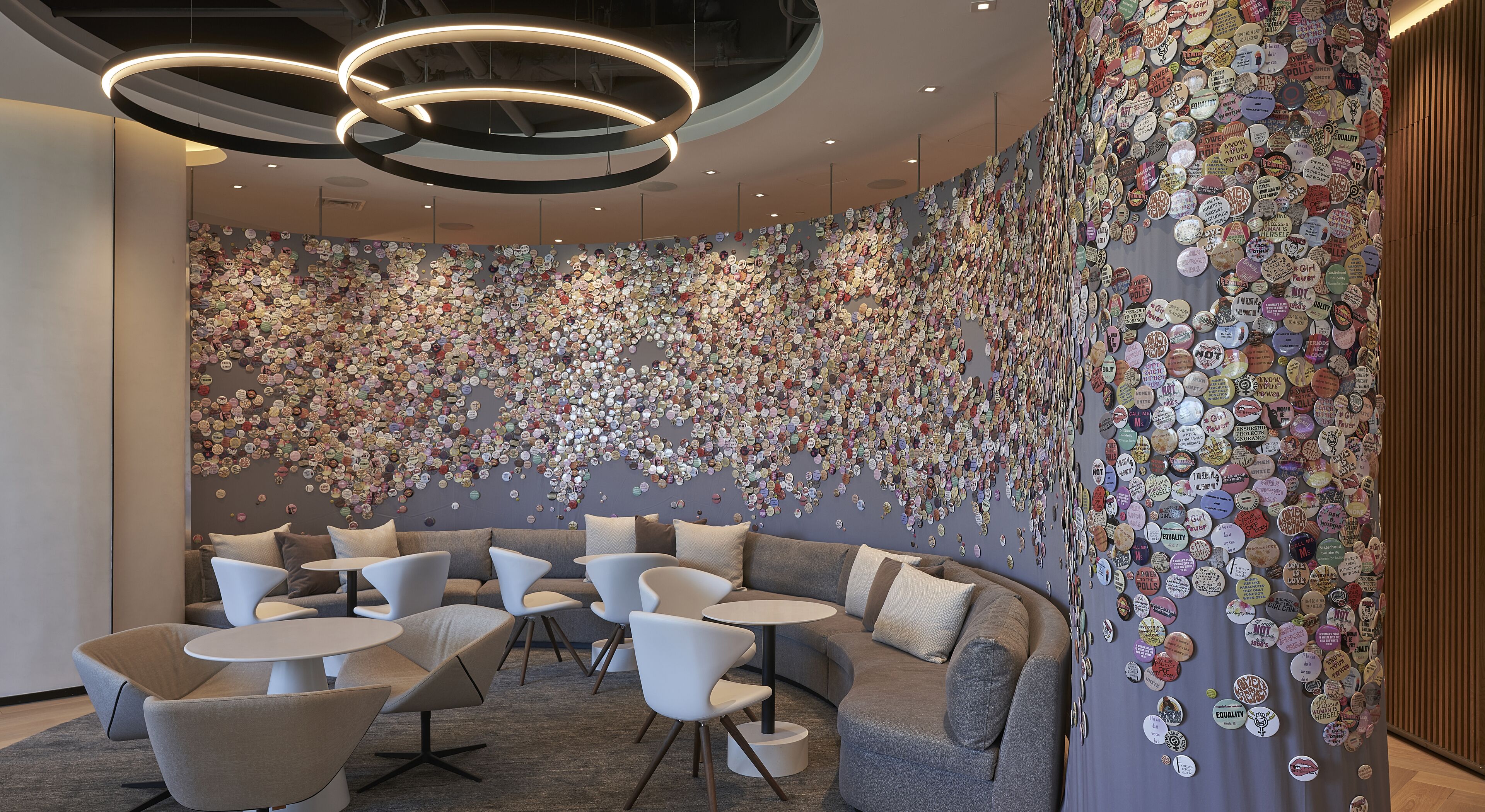 Coin salon dans le hall