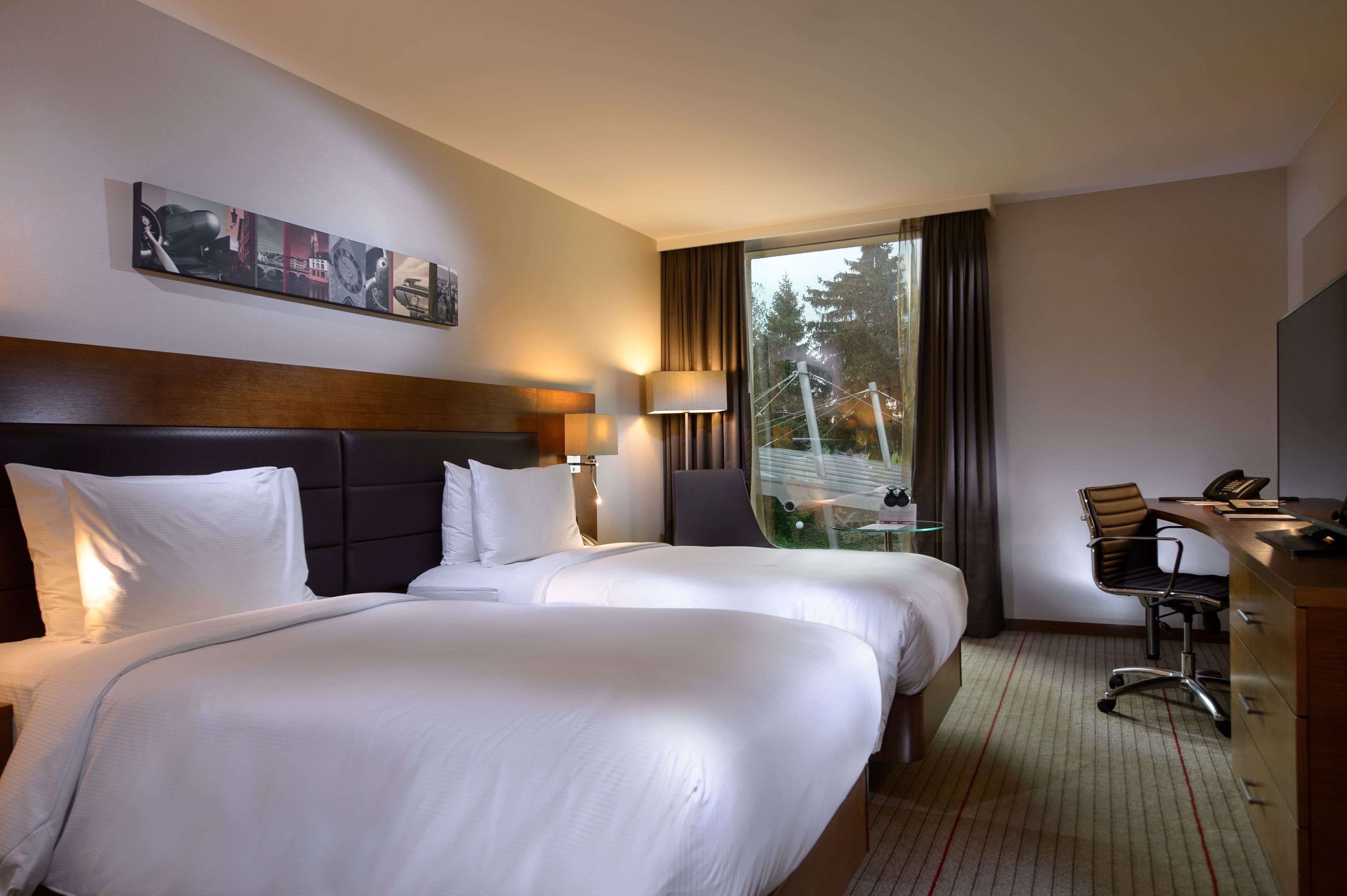 Hypo-allergenic bedding, minibar, in-room safe, desk