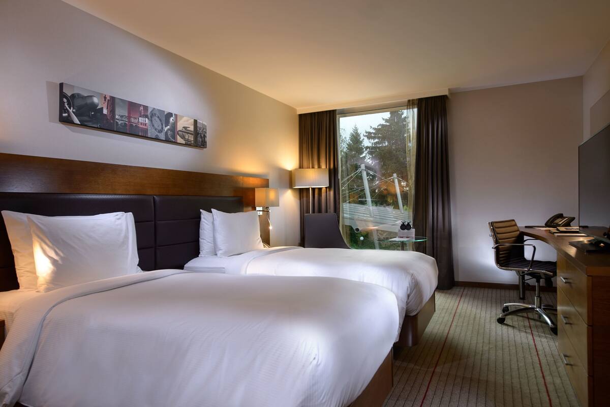 Hypo-allergenic bedding, minibar, in-room safe, desk