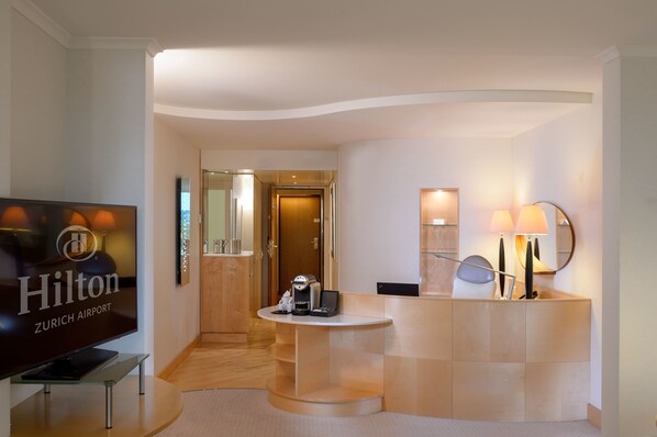 Room, 1 King Bed (Relaxation) | Living area