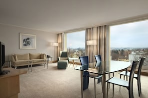 Suite, 1 King Bed | Living area