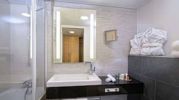 تجهيزات دش، مستلزمات للعناية الشخصية صديقة للبيئة، مجففات شعر، مناشف