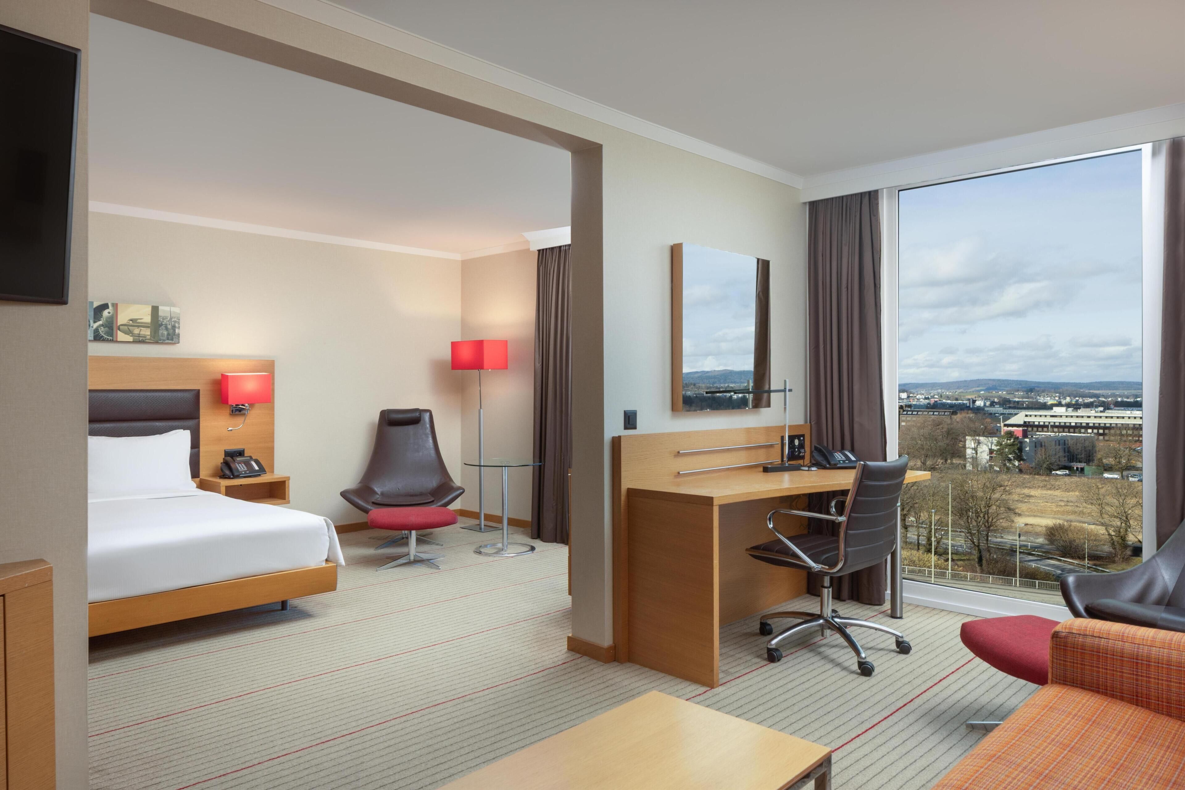 Hypo-allergenic bedding, minibar, in-room safe, desk