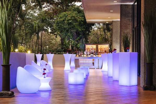 Terrace/patio - The Peninsula Manila (Makati)