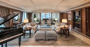 Presidential Suite | Premium bedding, minibar, in-room safe, desk