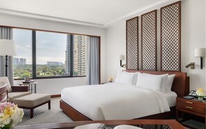 Premium bedding, minibar, in-room safe, desk - The Peninsula Manila (Makati)