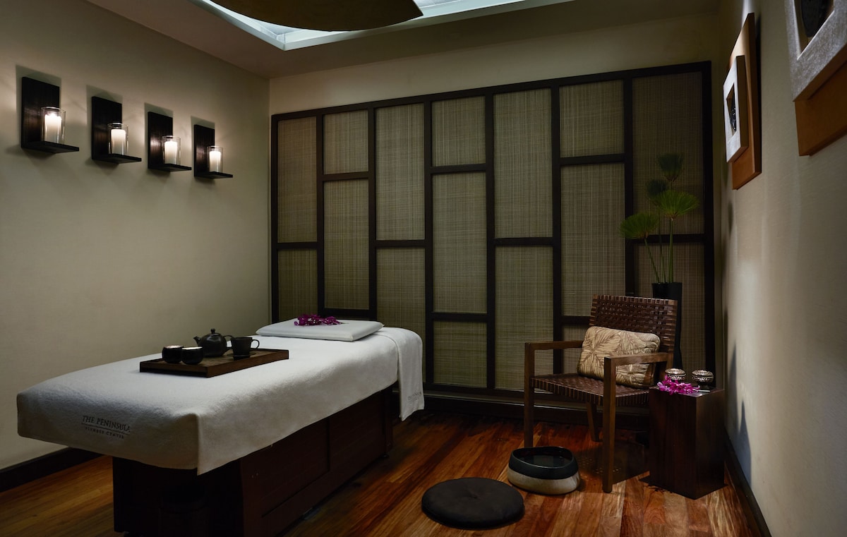 Sauna, hot tub, steam room, body treatments, aromatherapy