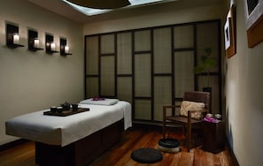 Sauna, spa tub, steam room, body treatments, aromatherapy