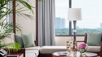 Premier Suite | Premium bedding, minibar, in-room safe, desk