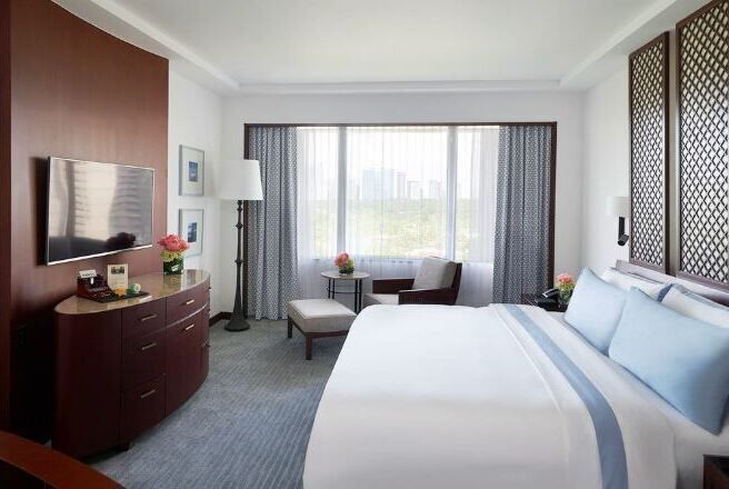 Premium bedding, minibar, in-room safe, desk