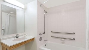 Room - Super 8 by Wyndham Rexburg (Rexburg)
