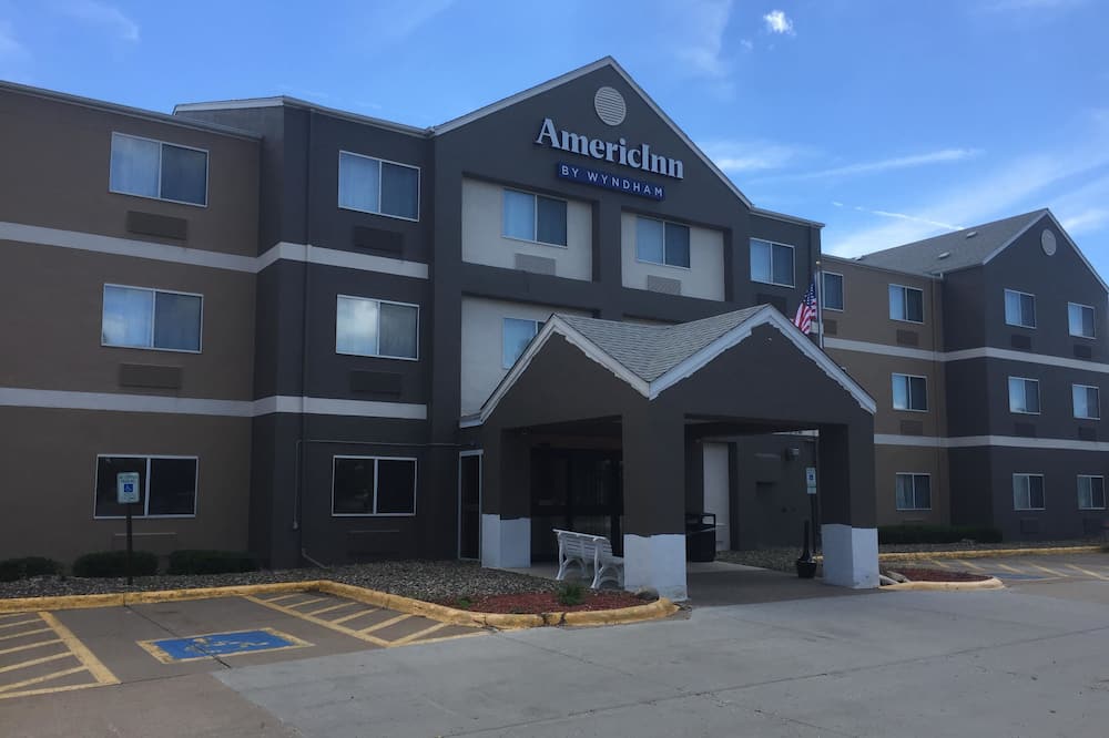 AmericInn by Wyndham Hudson