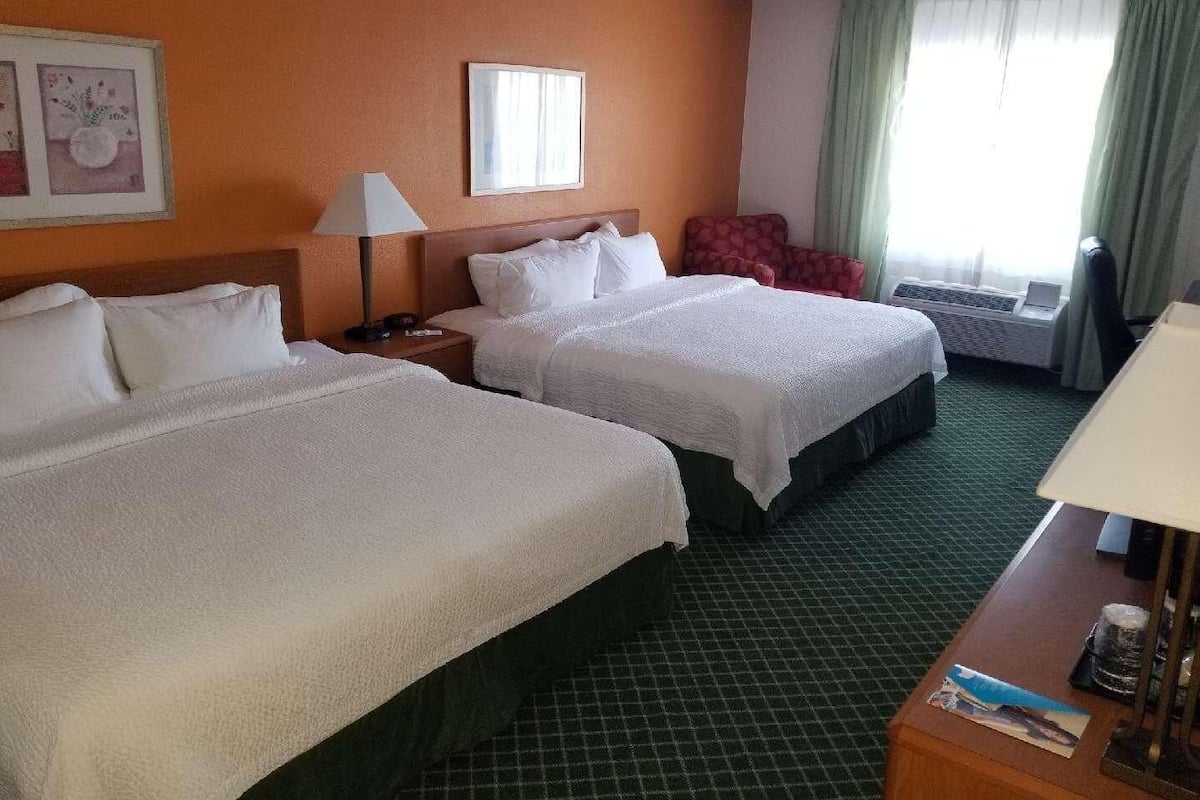 Desk, blackout drapes, iron/ironing board, free WiFi