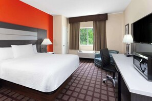 Escriptori, cortines opaques, planxa i posts de planxar i wifi gratuïta 