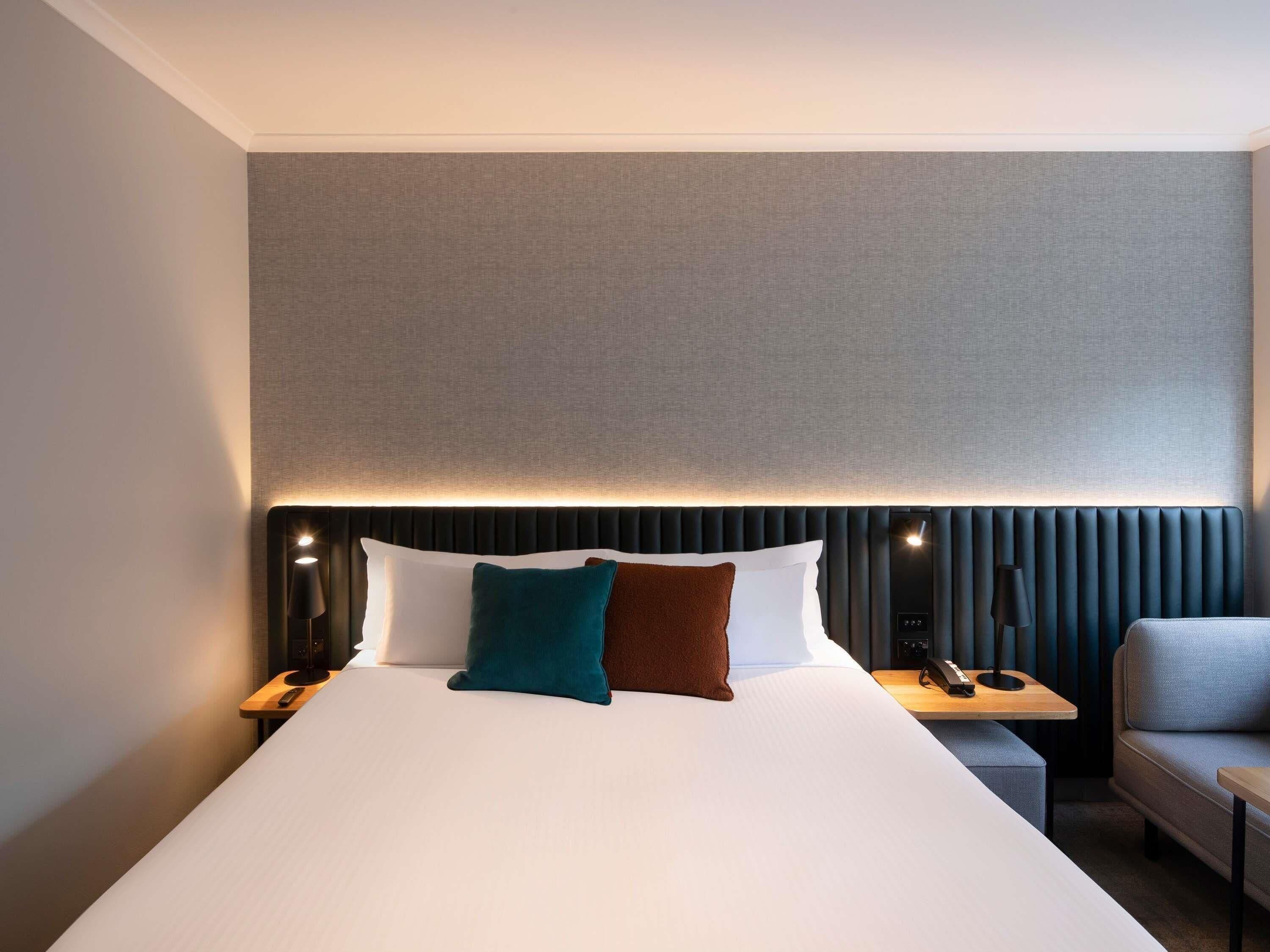 Tallelokero huoneessa, kannettavalle tietokoneelle sopiva työtila