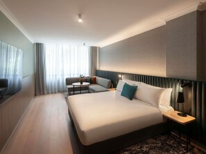 Suite Junior | Coffre-fort, espace de travail pour ordinateurs portables