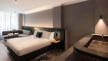 Junior Suite | In-room safe, laptop workspace, blackout curtains, iron/ironing board