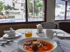 Daily cooked-to-order breakfast for a fee