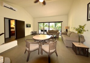 Superior Suite, 2 Bedrooms, 2 Bathrooms | Living room