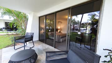 Luxury Junior Suite Lagoon View | Terrace/patio