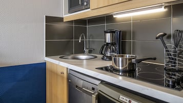 1 bedroom, in-room safe, desk, soundproofing