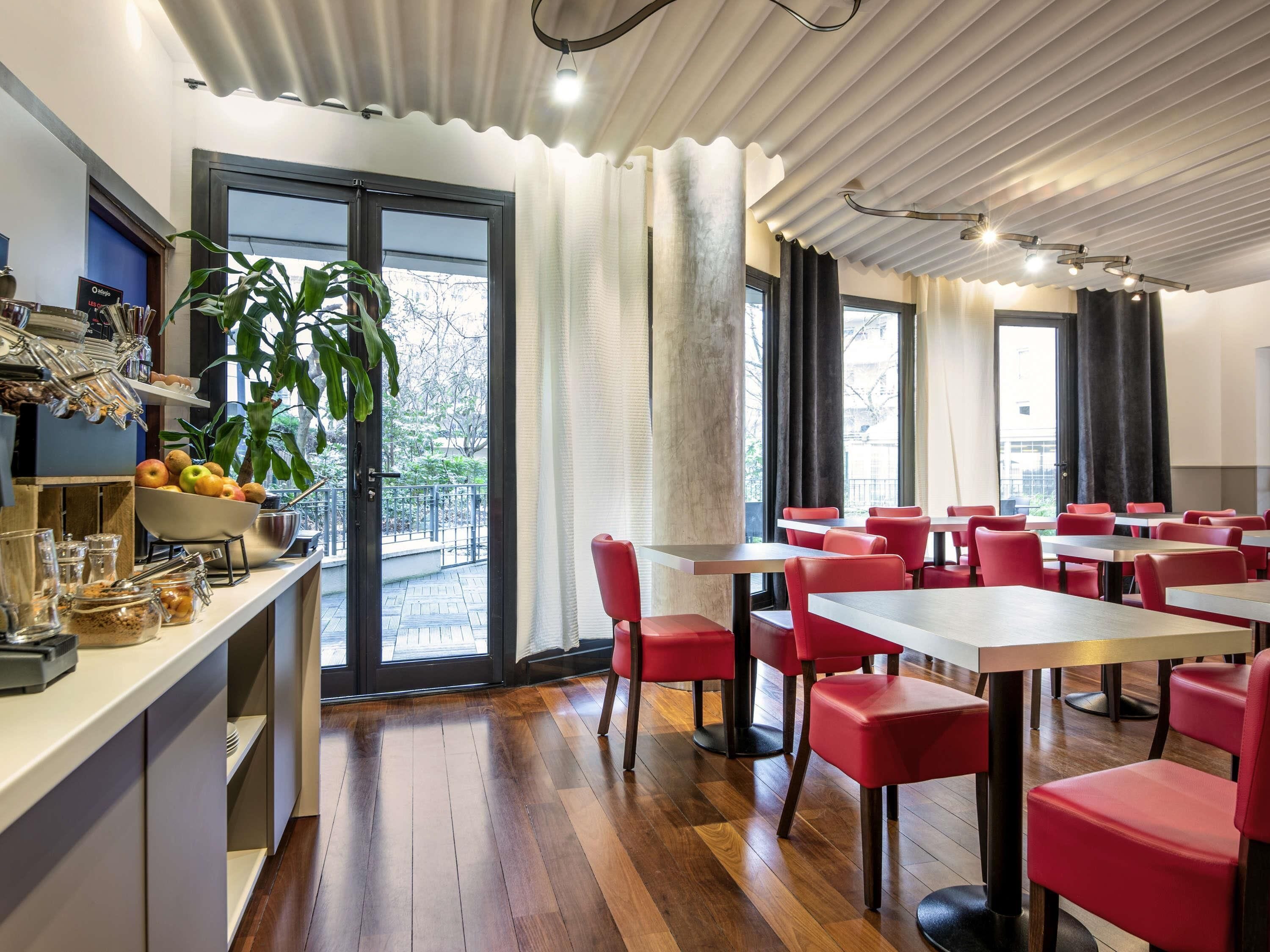 Petit déjeuner continental (19 EUR par personne)