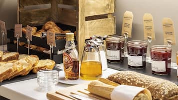 Petit déjeuner continental (19 EUR par personne)