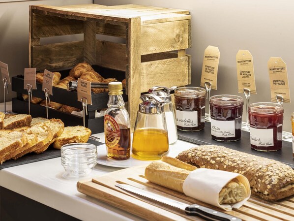 Desayuno continental (EUR 19 por persona) 