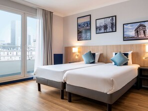 Studio, 1 parisänky | Tallelokero huoneessa, työpöytä, äänieristys, silitysrauta/-lauta