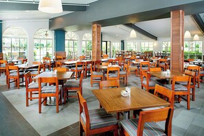 3 restaurants, breakfast, lunch, dinner served; American cuisine