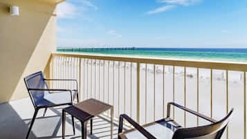 Premium bedding, in-room safe, laptop workspace, blackout drapes