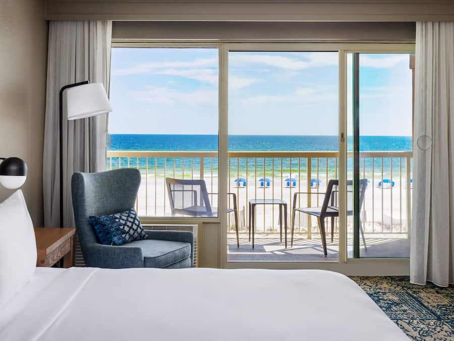 Sengetøy av topp kvalitet, safe på rommet og skrivebord for bærbar PC